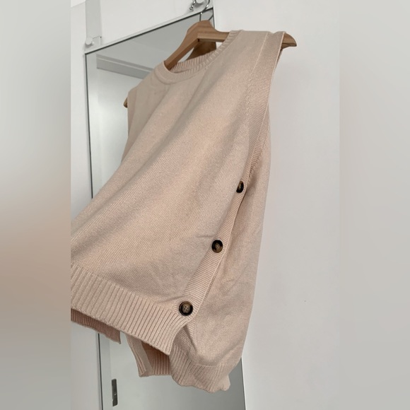 Women's Round Neck Sleeveless Pullover Ribbed Knit Sweater Vest Top. - Picture 5 of 6